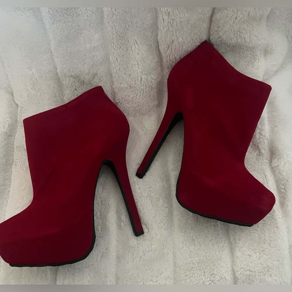 Red Sued Platform Boots
Night Platform Suede Boots. Never been worn.